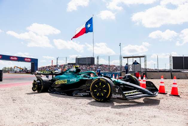 Formula 1 MSC Cruises United States Grand Prix 2025 Alexis Perrin OVERTAKE MAXPPP - Austin 18 10 2025 Crash 14 ALONSO Fernando (esp), Aston Martin Aramco Cognizant, action at the Formula 1 MSC Cruises United States Grand Prix 2025, the 19th round of the 2025 FIA Formula 1 World Championship, WM, Weltmeisterschaft at the Circuit of The Americas in Austin, Texas, United States, from October 16 to 19, 2025 Austin Circuit of The Americas United States  Copyright: xOVERTAKE MAXPPPxAlexisxPerrinx OVT202510185167 OVT202510185167