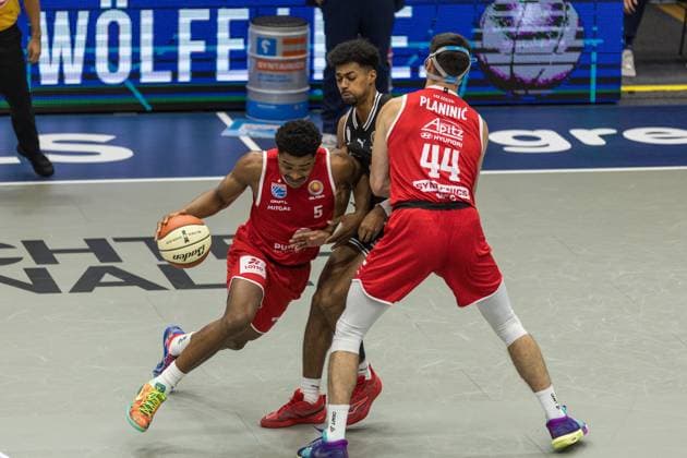 GER, Basketball Bundesliga Pokal, Round of 16, Syntainics MBC BMA365 Bamberg Baskets 18 10 2025, Stadthalle, Weißenfels, GER, Basketball Bundesliga Pokal, Round of 16, Syntainics MBC BMA365 Bamberg Baskets Marcus Foster Syntainics MBC, 5 Â Photo Alexander Trienitz Weißenfels Stadthalle Sachsen Anhalt Germany