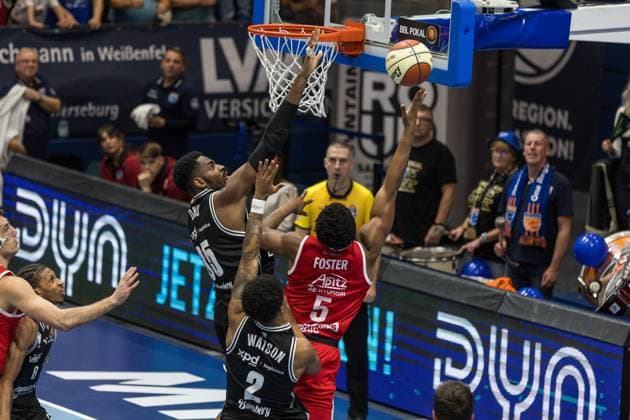 GER, Basketball Bundesliga Pokal, Round of 16, Syntainics MBC BMA365 Bamberg Baskets 18 10 2025, Stadthalle, Weißenfels, GER, Basketball Bundesliga Pokal, Round of 16, Syntainics MBC BMA365 Bamberg Baskets Marcus Foster Syntainics MBC, 5 Â Photo Alexander Trienitz Weißenfels Stadthalle Sachsen Anhalt Germany