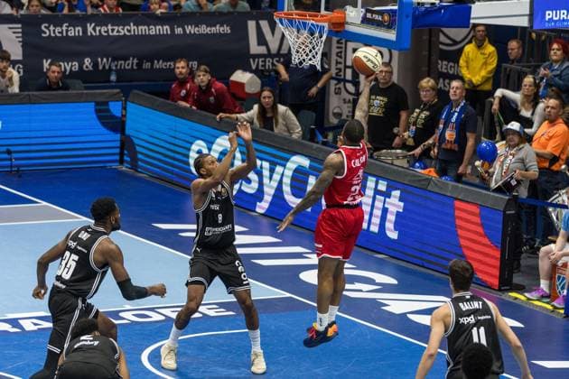 GER, Basketball Bundesliga Pokal, Round of 16, Syntainics MBC BMA365 Bamberg Baskets 18 10 2025, Stadthalle, Weißenfels, GER, Basketball Bundesliga Pokal, Round of 16, Syntainics MBC BMA365 Bamberg Baskets Charles Callison Syntainics MBC, 23 Â Photo Alexander Trienitz Weißenfels Stadthalle Sachsen Anhalt Germany