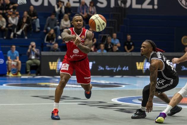 GER, Basketball Bundesliga Pokal, Round of 16, Syntainics MBC BMA365 Bamberg Baskets 18 10 2025, Stadthalle, Weißenfels, GER, Basketball Bundesliga Pokal, Round of 16, Syntainics MBC BMA365 Bamberg Baskets Charles Callison Syntainics MBC, 23 Â Photo Alexander Trienitz Weißenfels Stadthalle Sachsen Anhalt Germany