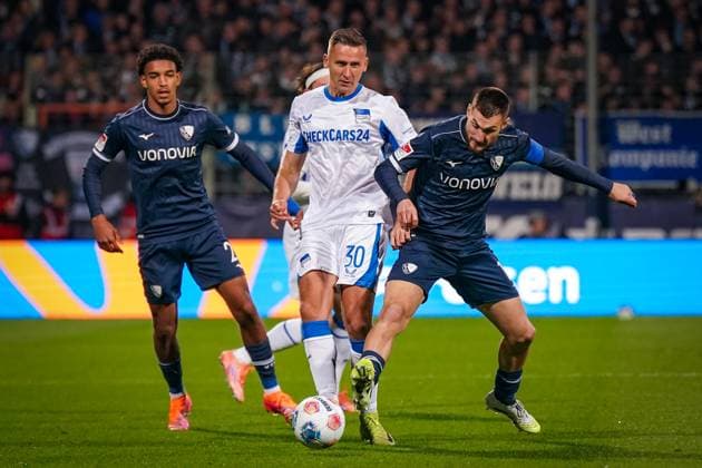 Germany Football 2 Bundesliga 2025 26, 9 Matchday VfL Bochum vs Hertha BSC Berlin Vonovia Ruhrstadion Bochum Paul Seguin Hertha BSC, 30 and Erhan MaÅ¡oviÄ‡ Masovic VfL Bochum, 4 Bochum North Rhine-Westphalia Germany Copyright: xJOERANxSTEINSIEKx
