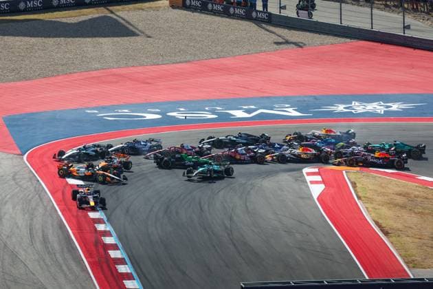 F1 - UNITED STATES GRAND PRIX 2025 start of the sprint race, depart, 01 VERSTAPPEN Max (nld), Red Bull Racing RB21, 04 NORRIS Lando (gbr), McLaren F1 Team MCL39, 81 PIASTRI Oscar (aus), McLaren F1 Team MCL39, 27 HULKENBERG Nico (ger), Stake F1 Team Kick C45, 14 ALONSO Fernando (spa), Aston Martin F1 Team AMR24, action crash, accident, during the 2025 Formula 1 United States Grand Prix, 19th round of the 2025 FIA Formula One World Championship, WM, Weltmeisterschaft from October 17 to 19, 2025 on the Circuit of the Americas, in Austin, Texas, United States of America - AustinUnited States  Copyright: xANTONINxVINCENTx