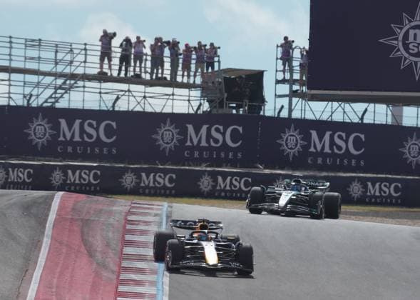 FORMULA 1 MSC CRUISES UNITED STATES GRAND PRIX 2025 18 10 2025, Circuit of The Americas, Austin, FORMULA 1 MSC CRUISES UNITED STATES GRAND PRIX 2025 , pictured Max Verstappen NLD , Oracle Red Bull Racing, George Russell GBR , Mercedes AMG Petronas Formula One Team nordphotoxGmbHx xBratic nph00250