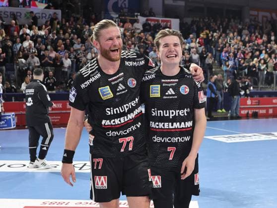18 10 2025 Handball 1 Bundesliga DAIKIN HBL Season 2025 2026 09 Matchday HC Erlangen Metropolregion Nuremberg HCE HSG Wetzlar DaMa xdaxmax Cheers of joy after the end of the match Maciej Gebala 77, HC Erlangen HCE Yannik Bialowas 7, HC Erlangen HCE