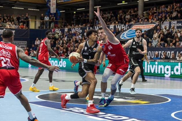 GER, Basketball Bundesliga Pokal, Round of 16, Syntainics MBC BMA365 Bamberg Baskets 18 10 2025, Stadthalle, Weißenfels, GER, Basketball Bundesliga Pokal, Round of 16, Syntainics MBC BMA365 Bamberg Baskets Ibi Watson BMA365 Bamberg Baskets, 2 , Jure Planinic Syntainics MBC, 44 Â Photo Alexander Trienitz Weißenfels Stadthalle Sachsen Anhalt Germany