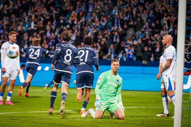 Germany Soccer 2 Bundesliga 2025 26, 9 Matchday VfL Bochum vs Hertha BSC Berlin Vonovia Ruhrstadion Bochum Goal and goal celebration for 1 0 through an own goal by MichaÅ Karbownik Michal Karbownik Hertha BSC, 33 after a cross by Gerrit Holtmann VfL Bochum, 17 Joy, emotions, jubilation Bochum North Rhine-Westphalia Germany Copyright: xJOERANxSTEINSIEKx