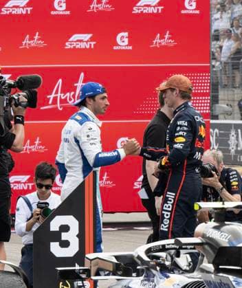 October 18, 2025, Austin, Texas, USA : With a 3rd place finish 55 CARLOS SAINZ Atlassian Williams Racing and first place finisher 1 MAX VERSTAPPEN Oracle Red Bull Racing, congratulating each other on a fast race Austin USA - ZUMAm147 20251018_zap_m147_031 Copyright: xHossxMcBainx