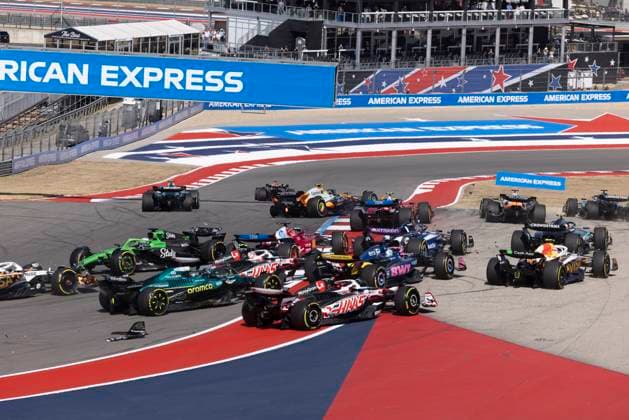 Formula 1 MSC Cruises United States Grand Prix 2025 Joseph Pinchin OVERTAKE MAXPPP - Austin 18 10 2025 RACE START CRASH 04 NORRIS Lando (gbr), McLaren F1 Team, action 81 PIASTRI Oscar (aus), McLaren F1 Team, action 27 HULKENBERG Nico (ger), Stake F1 Team KICK Sauber, action 16 LECLERC Charles (mon), Scuderia Ferrari HP, action at the Formula 1 MSC Cruises United States Grand Prix 2025, the 19th round of the 2025 FIA Formula 1 World Championship, WM, Weltmeisterschaft at the Circuit of The Americas in Austin, Texas, United States, from October 16 to 19, 2025 Austin Circuit of The Americas United States  Copyright: xOVERTAKE MAXPPPxJosephxPinchinx OVT202510185226 OVT202510185226