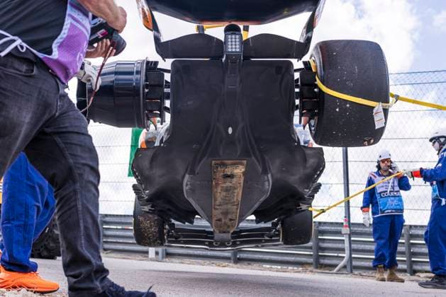 Formula 1 MSC Cruises United States Grand Prix 2025 Joseph Pinchin OVERTAKE MAXPPP - Austin 18 10 2025 FLOOR CRASH 04 NORRIS Lando (gbr), McLaren F1 Team, action at the Formula 1 MSC Cruises United States Grand Prix 2025, the 19th round of the 2025 FIA Formula 1 World Championship, WM, Weltmeisterschaft at the Circuit of The Americas in Austin, Texas, United States, from October 16 to 19, 2025 Austin Circuit of The Americas United States  Copyright: xOVERTAKE MAXPPPxJosephxPinchinx OVT202510185229 OVT202510185229
