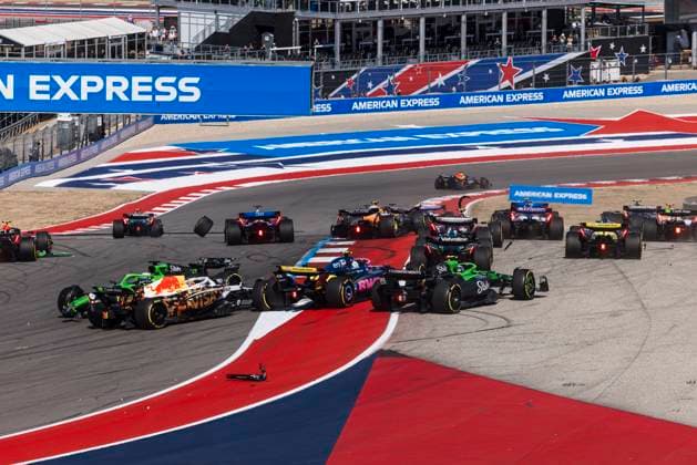 Formula 1 MSC Cruises United States Grand Prix 2025 Joseph Pinchin OVERTAKE MAXPPP - Austin 18 10 2025 RACE START CRASH 04 NORRIS Lando (gbr), McLaren F1 Team, action 81 PIASTRI Oscar (aus), McLaren F1 Team, action 27 HULKENBERG Nico (ger), Stake F1 Team KICK Sauber, action at the Formula 1 MSC Cruises United States Grand Prix 2025, the 19th round of the 2025 FIA Formula 1 World Championship, WM, Weltmeisterschaft at the Circuit of The Americas in Austin, Texas, United States, from October 16 to 19, 2025 Austin Circuit of The Americas United States  Copyright: xOVERTAKE MAXPPPxJosephxPinchinx OVT202510185231 OVT202510185231