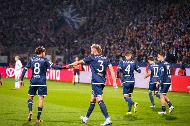 Germany Soccer 2 Bundesliga 2025 26, 9 Matchday VfL Bochum vs Hertha BSC Berlin Vonovia Ruhrstadion Bochum Goal and goal celebration for 1 0 through an own goal by MichaÅ Karbownik Michal Karbownik Hertha BSC, 33 after a cross by Gerrit Holtmann VfL Bochum, 17 Joy, emotions, jubilation Bochum North Rhine-Westphalia Germany Copyright: xJOERANxSTEINSIEKx
