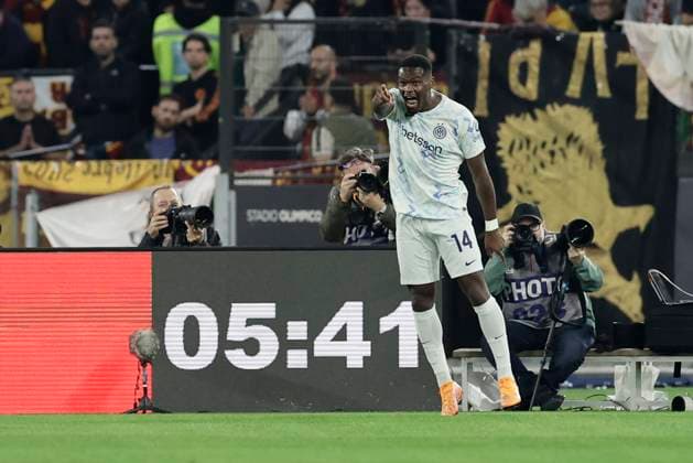 Serie a football match AS Roma vs Inter Inter™s French forward Ange-Yoan Bonny celebrates after scoring a goal during the Serie A football match between AS Roma vs Inter at the Olimpico Stadium in Rome, Italy on October 18, 2025. _BPH6324 Copyright: xAntonioxBalascox