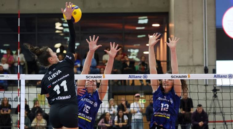 BAU 18 10 2025 Stuttgart Volleyball Allianz MTV Stuttgart vs Ladies in Black Aachen, f l Tsvetelina Iliieva Aachen ,Melani Shaffmaster, Lucia Varela Gomez Stuttgart