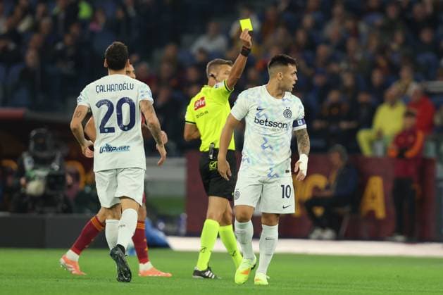 Football: Serie A Enilive 2025-2026 match SS AS Roma and FC Internazionale Rome, Italy October 18, 2025: referee Davide Massa show yellow card for Lautaro Martinez of F.C. Inter during the Serie A Enilive 2025-2026 football match between AS Roma and F.C. Internazionale of Milan at Olympic Stadium. rome olympic stadium italy italy Copyright: xmarcoxiacobucci