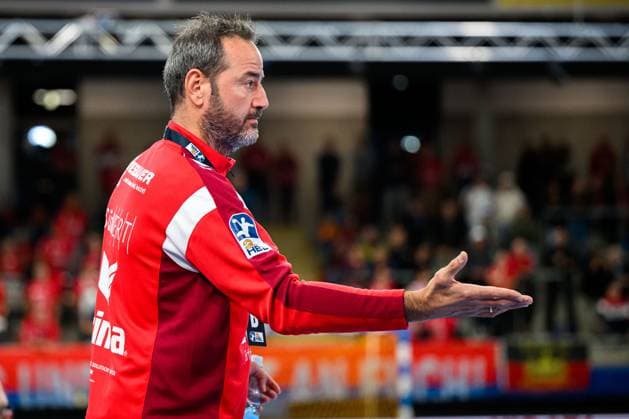 Bietigheim HBL 25 26 SG BBM Bietigheim TUSEM Essen coach Iker Romero Bietigheim gestures gestures gestures Bietigheim Bissingen Egetrans Arena Baden Württemberg Germany