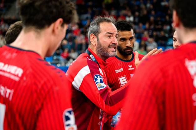 Bietigheim HBL 25 26 SG BBM Bietigheim TUSEM Essen Coach Iker Romero Bietigheim at timeout Bietigheim Bissingen Egetrans Arena Baden Württemberg Germany