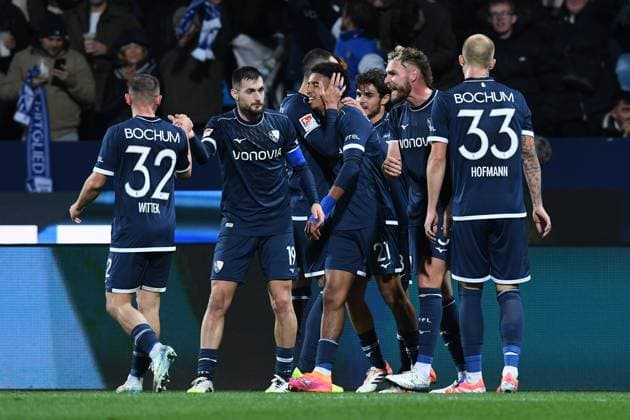 Soccer 2 Bundesliga 9 Matchday VfL Bochum Hertha BSC Berlin on 18 10 2025 at Vonovia Ruhrstadion in Bochum Goal celebration to 2 0 by Francis Onyeka Bochum DFL regulations prohibit any use of photographs as image sequences and or quasi video xRx