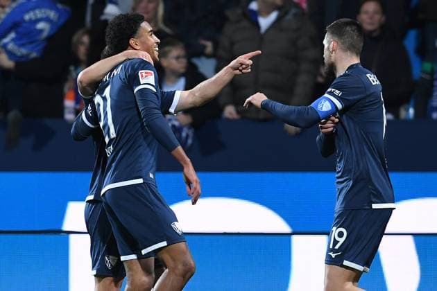 Soccer 2 Bundesliga 9 Matchday VfL Bochum Hertha BSC Berlin on 18 10 2025 at Vonovia Ruhrstadion in Bochum Goal celebration to 2 0 by Francis Onyeka Bochum DFL regulations prohibit any use of photographs as image sequences and or quasi video xRx