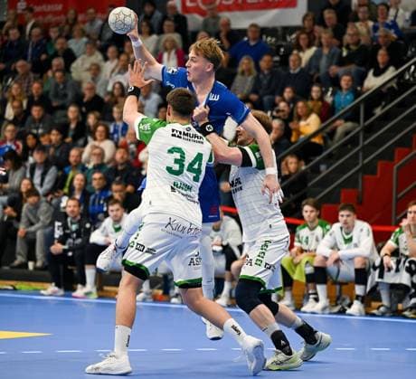 18 10 2025, xpsx, Handball 2 Bundesliga, TV Grosswallstadt HC Oppenweiler Backnang v l Lukas Rauh Oppenweiler , Ben Connar Battermann Grosswallstadt Elsenfeld Bayern Germany DEU