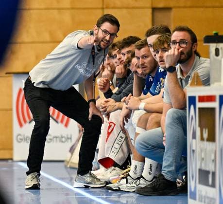 18 10 2025, xpsx, Handball 2 Bundesliga, TV Grosswallstadt HC Oppenweiler Backnang v l Coach Andre Lohrbach Grosswallstadt Elsenfeld Bayern Germany DEU