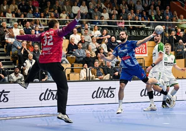 18 10 2025, xpsx, Handball 2 Bundesliga, TV Grosswallstadt HC Oppenweiler Backnang v l Janis Boieck Oppenweiler , Yessine Meddeb Grosswallstadt Elsenfeld Bayern Germany DEU