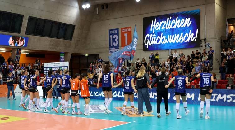 BAU 18 10 2025 Stuttgart Volleyball Allianz MTV Stuttgart vs Ladies in Black Aachen, the women from Stuttgart are delighted with their victory