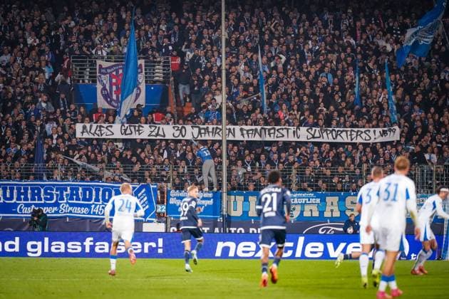 Germany Football 2 Bundesliga 2025 26, 9 Matchday VfL Bochum vs Hertha BSC Berlin Vonovia Ruhrstadion Bochum Fans of VfL Bochum show a banner with the inscription All the best for 30 years Fantastic Supporters Cheering spectators, full curve, emotion, soccer culture, anniversary, Ruhrpott, passion, VfL Bochum, Hertha BSC, 2 Bundesliga Bochum North Rhine-Westphalia Germany Copyright: xJOERANxSTEINSIEKx