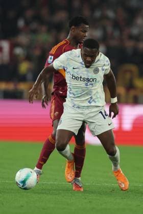 Football: Serie A Enilive 2025-2026 match SS AS Roma and FC Internazionale Rome, Italy October 18, 2025 : Evan Ndicka of Roma Ange-Yoan Bonny of F.C. Inter seen in action during the Serie A Enilive 2025-2026 football match between AS Roma and F.C. Internazionale of Milan at Olympic Stadium. rome olympic stadium italy italy Copyright: xmarcoxiacobucci