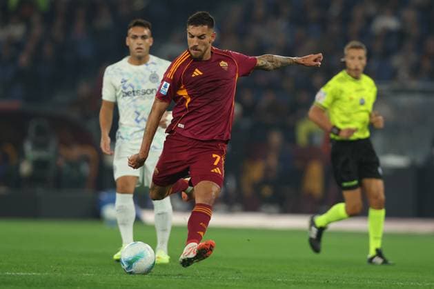 Football: Serie A Enilive 2025-2026 match SS AS Roma and FC Internazionale Rome, Italy October 18, 2025: Lorenzo Pellegrini of Roma seen in action during the Serie A Enilive 2025-2026 football match between AS Roma and F.C. Internazionale of Milan at Olympic Stadium. rome olympic stadium italy italy Copyright: xmarcoxiacobucci