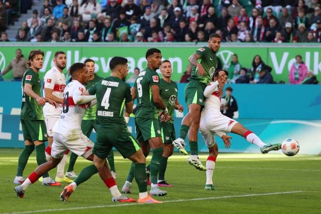 VfL vs Stuttgart, 1 BL Wolfsburg, 18 10 2025, FOOTBALL VfL Wolfsburg vs VfB Stuttgart, 1 BL, Season 2025 26 Vinicius Vini Souza VfL Wolfsburg , Chema VfB Stuttgart Wolfsburg