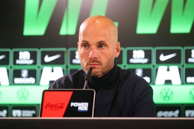 VfL vs Stuttgart, 1 BL Wolfsburg, 18 10 2025, FOOTBALL VfL Wolfsburg vs VfB Stuttgart, 1 BL, Season 2025 26 Head coach Paul Simonis VfL Wolfsburg during the press conference Wolfsburg