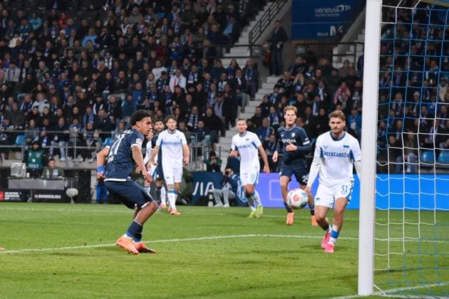 Francis Onyeka VfL Bochum , li , scores the goal to 3 0 18 10 2025, Soccer 2 Bundesliga, Season 2025 2026, 9 Matchday, VfL Bochum Hertha BSC Berlin DFL regulations prohibit any use of photographs as image sequences and or quasi video Bochum Vonovia Ruhrstadion Nordrhein Westfalen Germany Team2