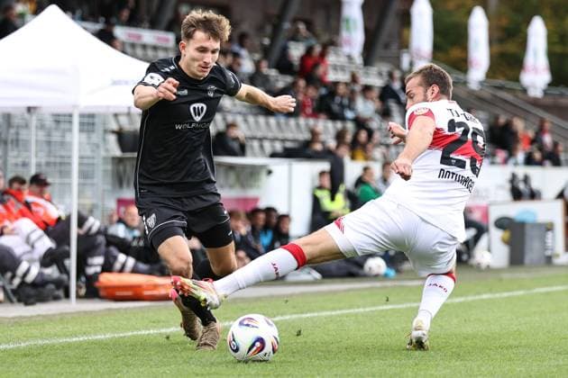 18 10 2025, Football, Men, 11 Matchday Third League Season 2025 2026 VfB Stuttgart II FC Schweinfurt 05 From left Nick Doktorczyk FC Schweinfurt 05, 02 against Dominik Nothnagel VfB Stuttgart II, 29