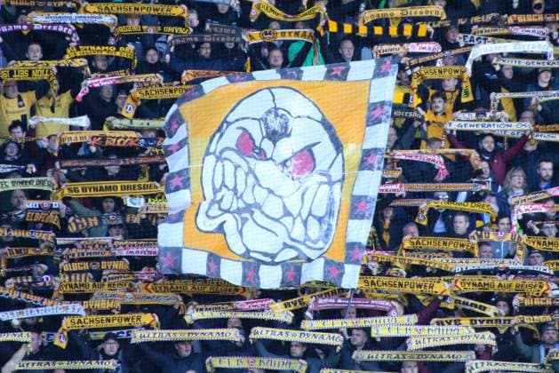 18 10 2025, xgrfx, Fußball 2 Bundesliga, Preußen Münster Dynamo Dresden v l Fans of Dynamo Dresden Symbolbild Symbolfoto Dynamo Dresden DFL DFB REGULATIONS PROHIBIT ANY USE OF PHOTOGRAPHS as IMAGE SEQUENCES and or QUASI VIDEO Münster