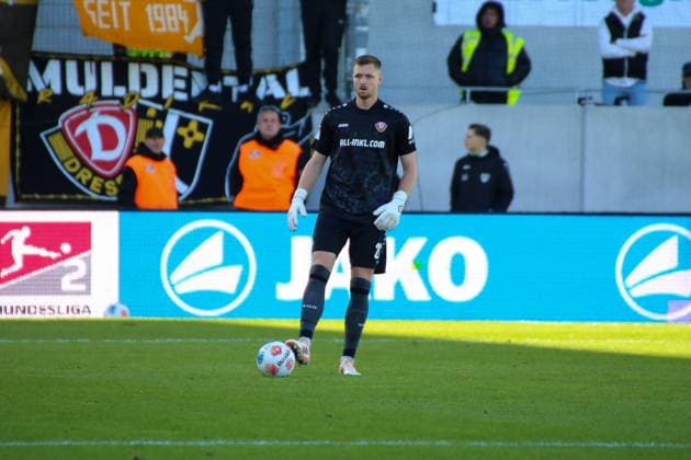 18 10 2025, xgrfx, Soccer 2 Bundesliga, Preußen Münster Dynamo Dresden v l Dynamo Dresden DFL DFB REGULATIONS PROHIBIT ANY USE OF PHOTOGRAPHS as IMAGE SEQUENCES and or QUASI VIDEO Münster