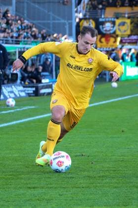 18 10 2025, xgrfx, Soccer 2 Bundesliga, Preußen Münster Dynamo Dresden v l Jakob Lemmer Dynamo Dresden DFL DFB REGULATIONS PROHIBIT ANY USE OF PHOTOGRAPHS as IMAGE SEQUENCES and or QUASI VIDEO Münster