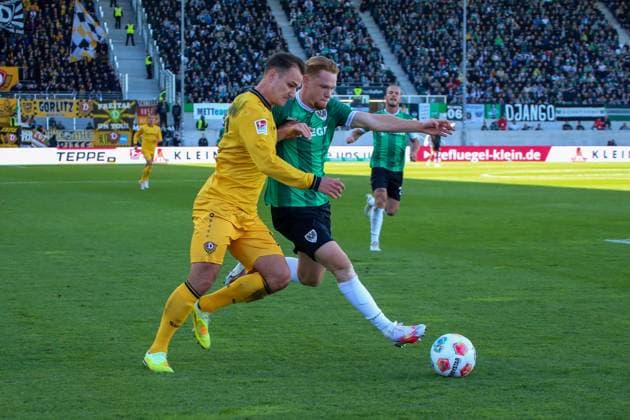 18 10 2025, xgrfx, Soccer 2 Bundesliga, Preußen Münster Dynamo Dresden v l Jakob Lemmer Dynamo Dresden , Luca Bolay Preußen Münster DFL DFB REGULATIONS PROHIBIT ANY USE OF PHOTOGRAPHS as IMAGE SEQUENCES and or QUASI VIDEO Münster