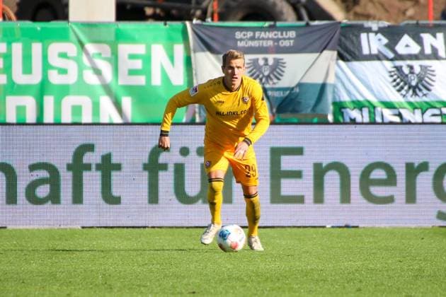 18 10 2025, xgrfx, Soccer 2 Bundesliga, Preußen Münster Dynamo Dresden v l Lukas Boeder Dynamo Dresden DFL DFB REGULATIONS PROHIBIT ANY USE OF PHOTOGRAPHS as IMAGE SEQUENCES and or QUASI VIDEO Münster