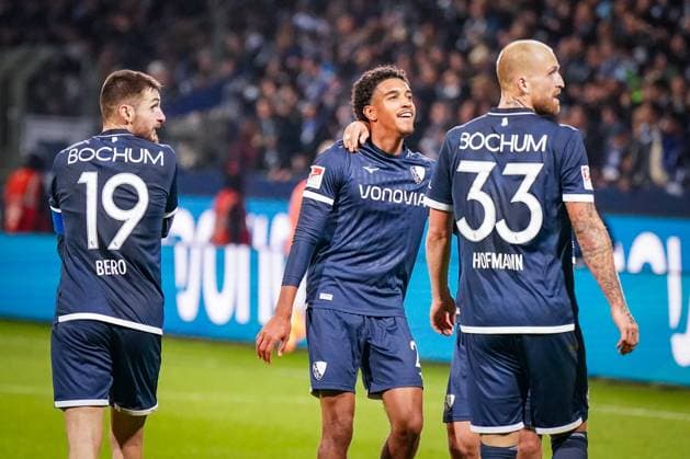 Germany Soccer 2 Bundesliga 2025 26, 9 Matchday VfL Bochum vs Hertha BSC Berlin Vonovia Ruhrstadion Bochum Goal and goal celebration after his two goals to 3 0 by Francis Onyeka VfL Bochum, 21 Joy, emotions, jubilation Bochum North Rhine-Westphalia Germany Copyright: xJOERANxSTEINSIEKx