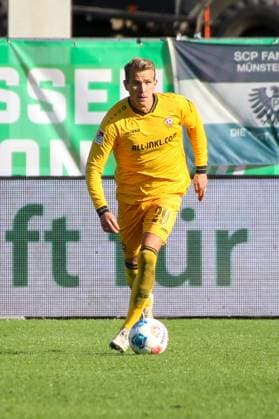 18 10 2025, xgrfx, Soccer 2 Bundesliga, Preußen Münster Dynamo Dresden v l Lukas Boeder Dynamo Dresden DFL DFB REGULATIONS PROHIBIT ANY USE OF PHOTOGRAPHS as IMAGE SEQUENCES and or QUASI VIDEO Münster
