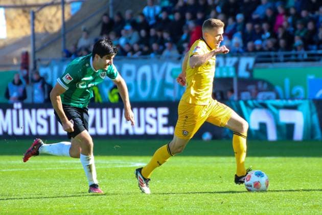 18 10 2025, xgrfx, Soccer 2 Bundesliga, Preußen Münster Dynamo Dresden v l Batuhan Sertdemir Preußen Münster , Niklas Hauptmann Dynamo Dresden DFL DFB REGULATIONS PROHIBIT ANY USE OF PHOTOGRAPHS as IMAGE SEQUENCES and or QUASI VIDEO Münster