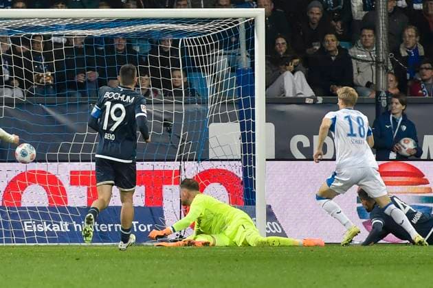 Luca Schuler BSC 18 scores the goal for 3 1 18 10 2025 Soccer VfL Bochum vs Hertha BSC, Vonovia Ruhrstadion, Bochum, DFB DFL REGULATIONS PROHIBIT ANY USE OF PHOTOGRAPHS AS IMAGE SEQUENCES AND OR QUASI VIDEO Copyright: xpepphotox xSaschaxWeizx pep00321, pep_20251018_hm_23083