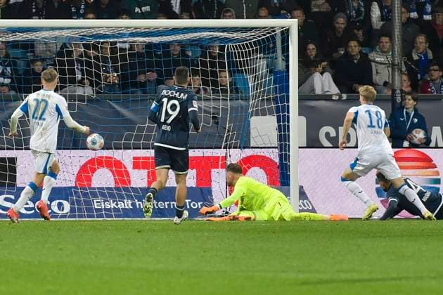 Luca Schuler BSC 18 scores the goal for 3 1 18 10 2025 Soccer VfL Bochum vs Hertha BSC, Vonovia Ruhrstadion, Bochum, DFB DFL REGULATIONS PROHIBIT ANY USE OF PHOTOGRAPHS AS IMAGE SEQUENCES AND OR QUASI VIDEO Copyright: xpepphotox xSaschaxWeizx pep00321, pep_20251018_hm_23083