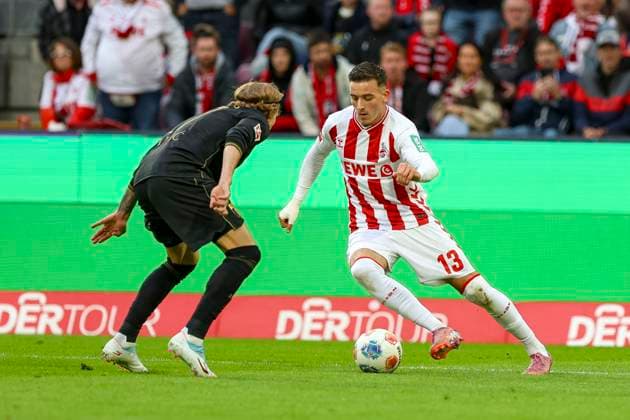 Cologne, Germany, 18 10 25 Kristijan Jakic FC Augsburg and Said El Mala 1 FC Köln fighting for the ball during the 1 Bundesliga match between 1 FC Köln vs FC Augsburg at RheinEnergieStadion Cologne RheinEnergieStadion North Rhine Westphalia Germany Copyright: xBrauer-Fotoagenturx xAdrianxSchlx