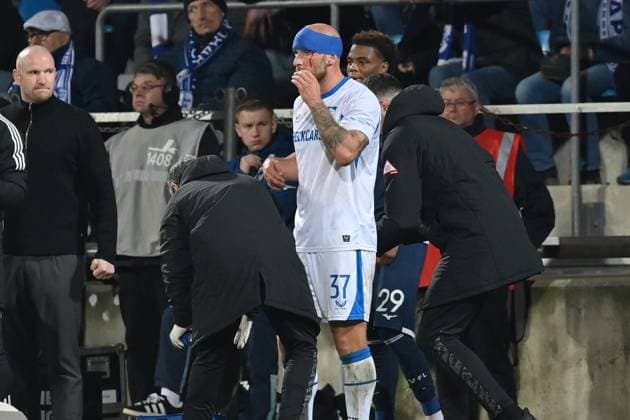 Laceration on Toni Leistner Hertha BSC 18 10 2025, Football 2 Bundesliga, Season 2025 2026, 9 Matchday, VfL Bochum Hertha BSC Berlin DFL regulations prohibit any use of photographs as image sequences and or quasi video Bochum Vonovia Ruhrstadion Nordrhein Westfalen Germany Team2