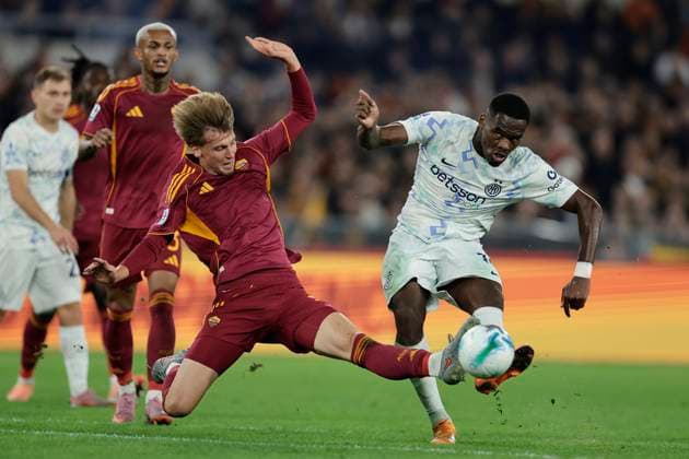 Serie a football match AS Roma vs Inter Roma™s Polish defender Jan Ziolkowski challenges for the ball with Inter™s French forward Ange-Yoan Bonny during the Serie A football match between AS Roma vs Inter at the Olimpico Stadium in Rome, Italy on October 18, 2025. _BPH8048 Copyright: xAntonioxBalascox