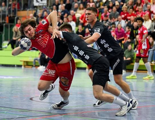 18 10 2025, xpsx, Handball 3 Liga, TV Kirchzell TV Gelnhausen v l Jannik Wolf Kirchzell Miltenberg Bayern Germany DEU