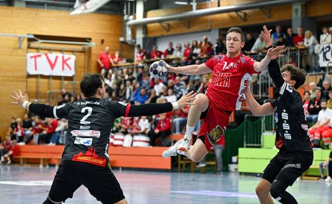 18 10 2025, xpsx, Handball 3 Liga, TV Kirchzell TV Gelnhausen v l Henrik Müller Gelnhausen , Tim Häufglöckner Kirchzell Miltenberg Bayern Germany DEU