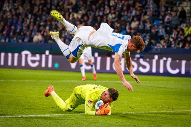 Germany Soccer 2 Bundesliga 2025 26, 9 Matchday VfL Bochum vs Hertha BSC Berlin Vonovia Ruhrstadion Bochum Sebastian Grönning Groenning Hertha BSC, 17 and Timo Horn VfL Bochum, 1 Copyright: xJOERANxSTEINSIEKx